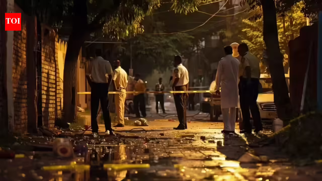 Delhi fire: Grills, locked exits turn building into death trap | Quick Digest