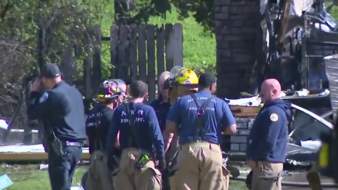 2-dead-after-a-plane-crashes-into-Ohio-home.jpeg