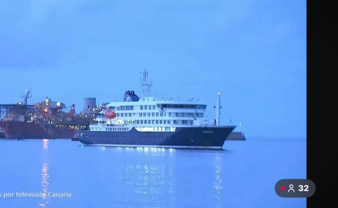 37je75m_hantavirus-cruise-ship-in-tenerife_625x300_10_May_26.jpg