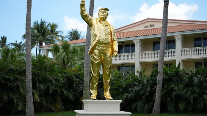 Trump_Gold_Statue.jpg