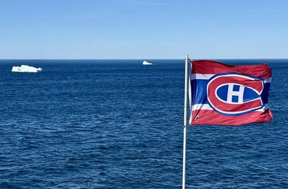 Alex Newhook fans turn N.L. bars into ‘mini Bell Centres’ during Habs playoff games