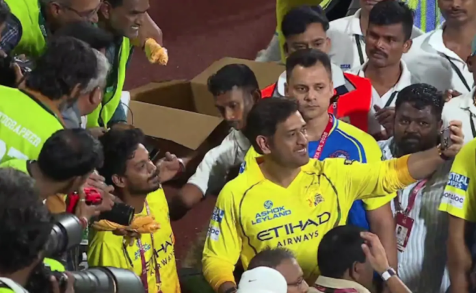 g3rg8o2o_dhoni_625x300_19_May_26.png