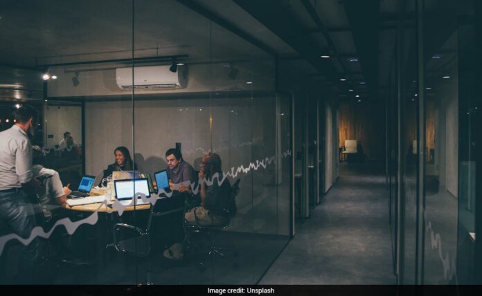 qjraes2k_office-setup_625x300_14_May_26.jpeg