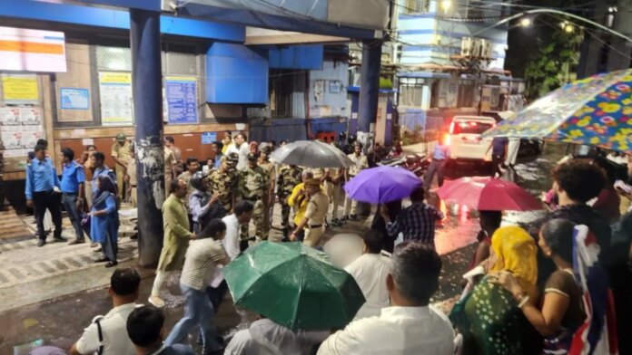 Kolkata Durga Puja Stampede Live Updates North Kolkata Chorbagan Pandal Chorebagan Sarbojanin news today