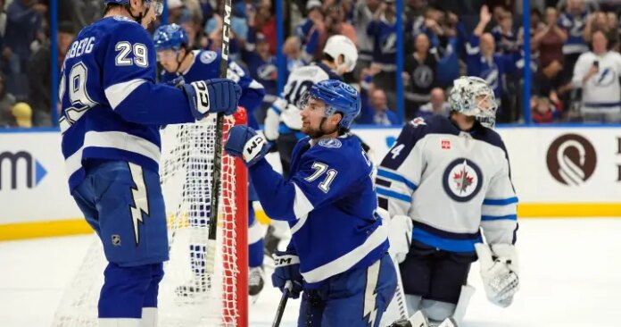 Lightning strike Winnipeg Jets for seventh straight loss